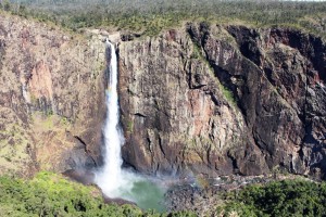 The full view of Wallaman Falls